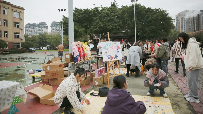文化周|共享闲置，“集市”行乐，华体会网页版页面登录开展爱心集市公益活动