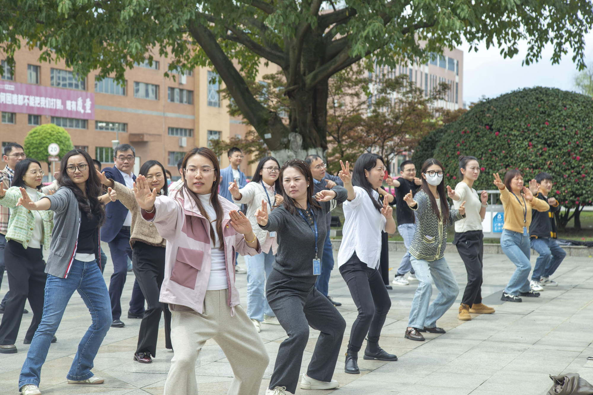 全员动起来，健康向未来|华体会网页版页面登录大健康系列八段锦活动正式启动！