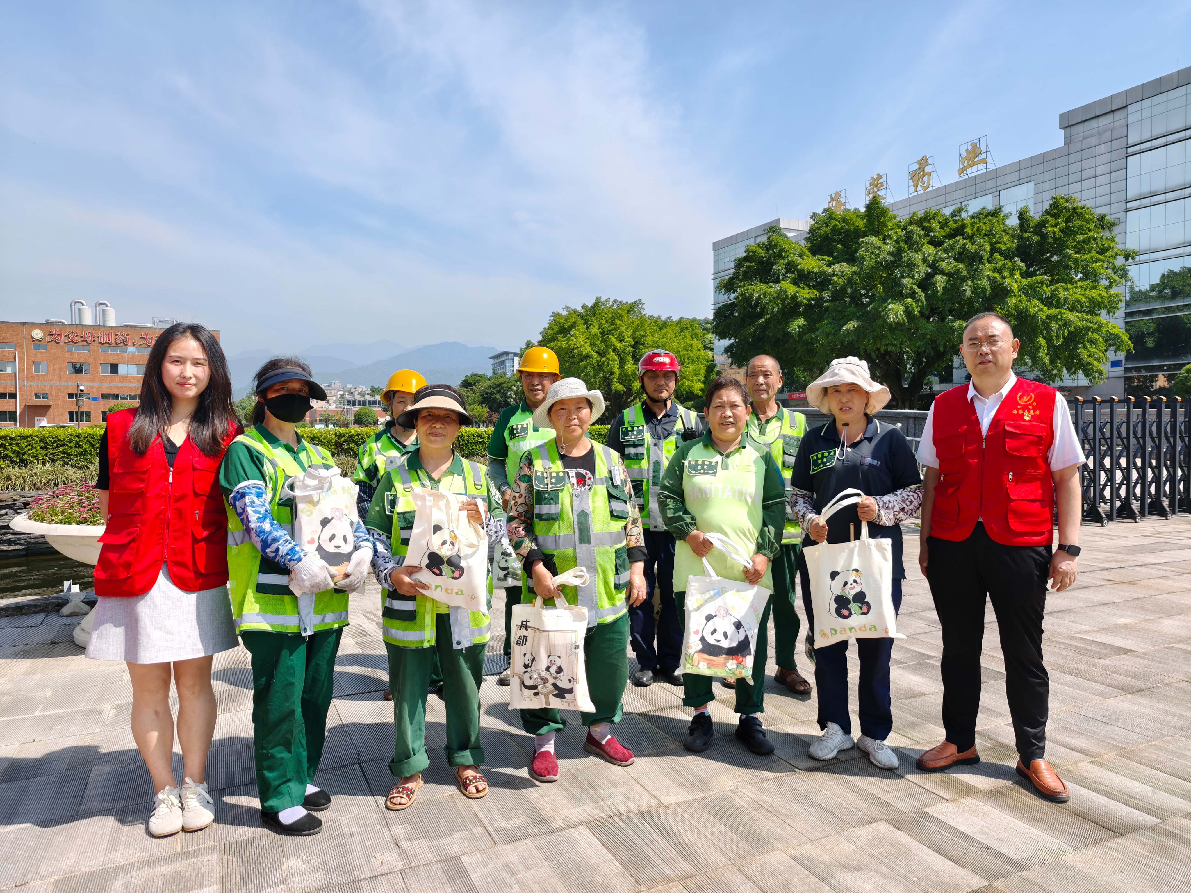 党建引领 | 华体会网页版页面登录党（团）支部联合工会开展一线环卫工慰问活动