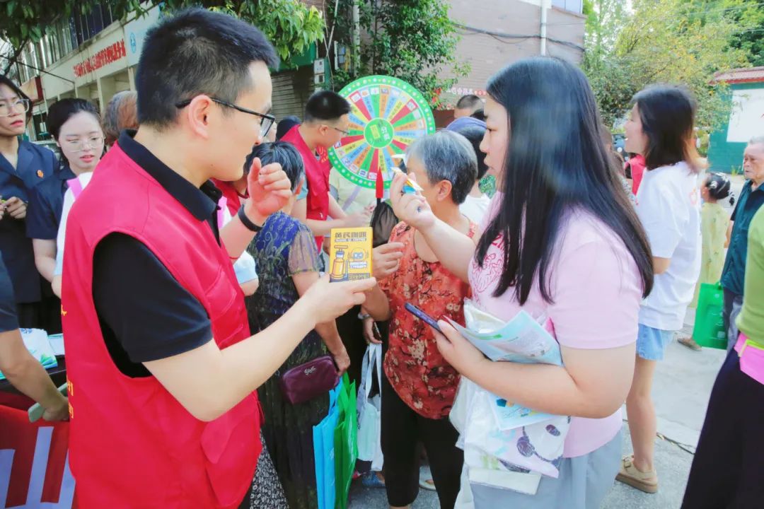 华体会网页版页面登录开展“绿水青山就是金山银山”主题公益活动